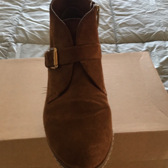 Shoes - Picture 2 of 3